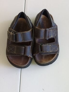 Kids Adjustable Brown Hook-and-Loop Sandals
